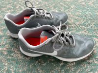 Nike Sportschuhe silbergrau weiß in Größe 38 Baden-Württemberg - Kronau Vorschau