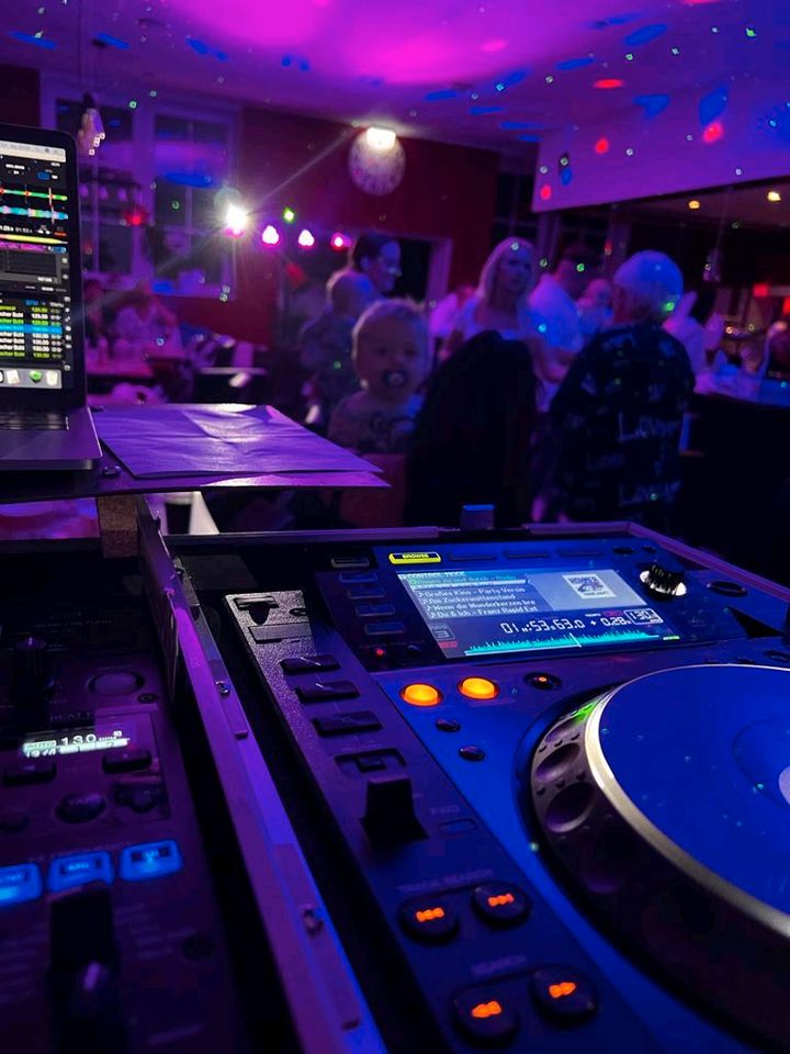 DJ Gesucht? Suche Hochzeits Geburtstag Event Party Club DJ Essen in Essen