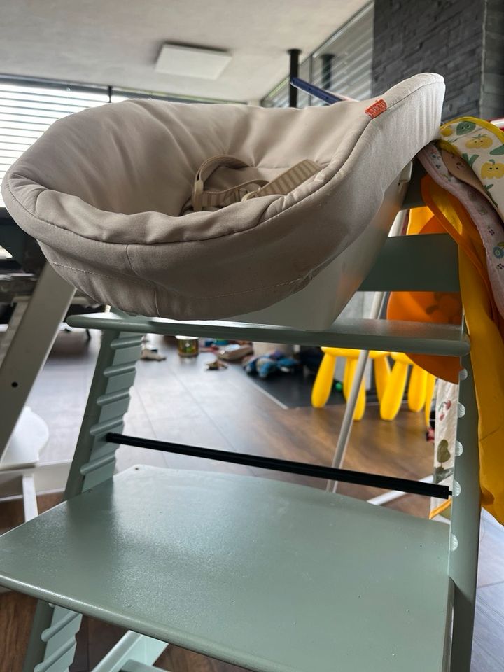 Stokke Tripp Trapp Newborn-Aufsatz Babyschale in Heusweiler