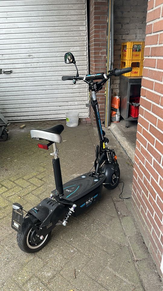 E-scooter sxt 50 kmh speed 50 km Reichweite in Nordhorn
