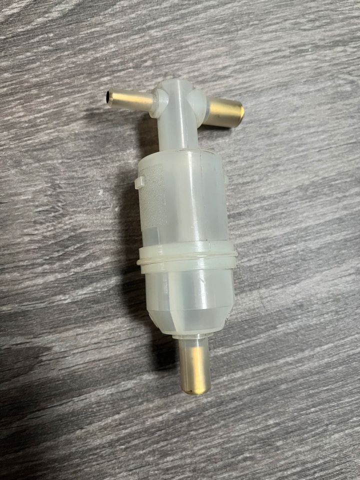 Mercedes Kraftstofffilter Fuel Filter 0024772101 in Stuttgart