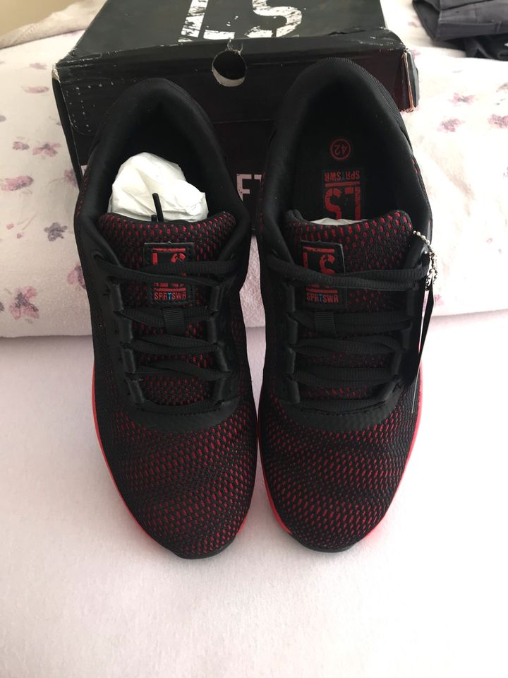 Herren Fitness Sneaker, Gr.42, Rot schwarz, NEU in Gelsenkirchen