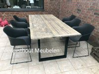 Esstisch/Gartentisch aus Gerüstholz mit Metallfuß. Nordrhein-Westfalen - Mülheim (Ruhr) Vorschau