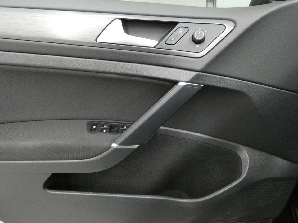 Volkswagen Golf VII 2.0 TDI Comfort.,Klima,Navi,LED,S-Heft in Dorfen