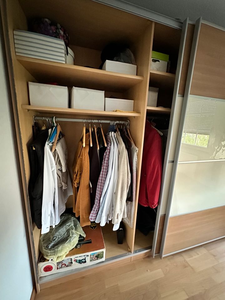 Kleiderschrank -280cm breit 230cm hoch Schiebetüren in Hürth