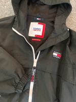 Tommy Jeans Chicago Windbreaker Damen Jacke Gr. M neuwertig Mecklenburg-Vorpommern - Neubrandenburg Vorschau