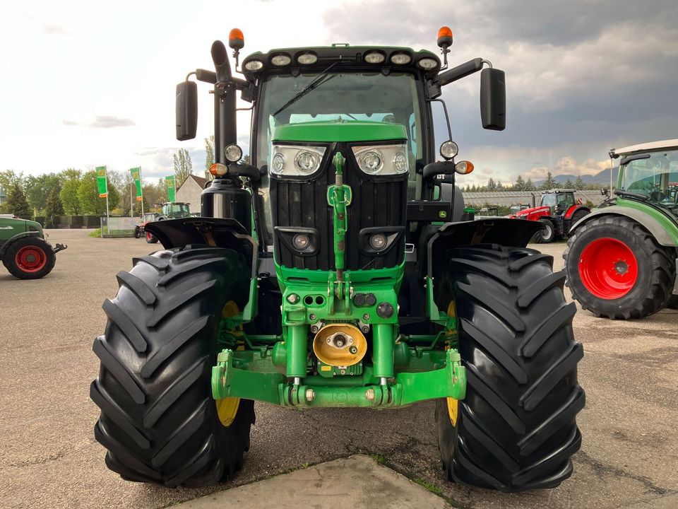 John Deere 6175R in Bühl