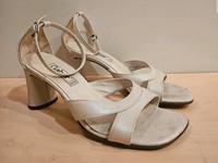 Weiße Schuhe Mecklenburg-Vorpommern - Stralsund Vorschau