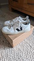 Veja V10 Sneaker Gr. 40 schwarz weiß Leder Sachsen-Anhalt - Bernburg (Saale) Vorschau