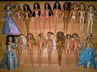 Barbie kleiner Karton voll aus den 2000er Jahre Köln - Blumenberg Vorschau
