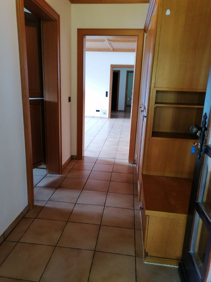 Schöne große 4 Zimmer Wohnung mit Balkon und Garten in Böbrach