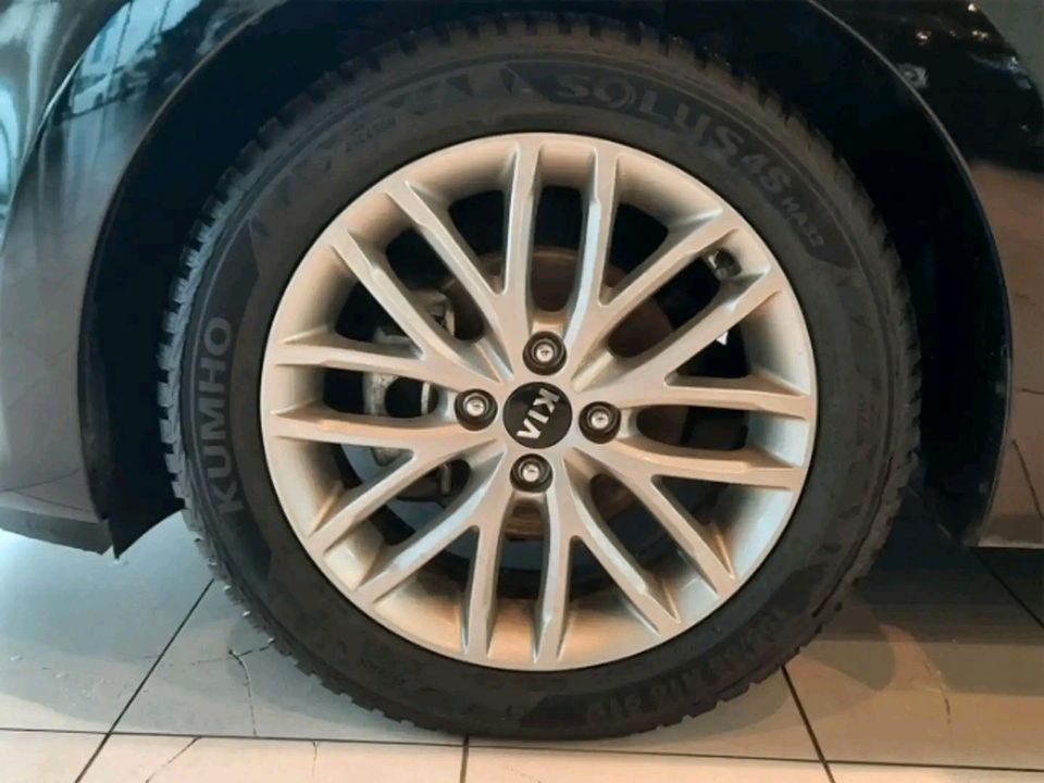 4 Stück KIA RIO Alufelgen mit Winterreifen (M+S) 185/65 R15 in Vellmar