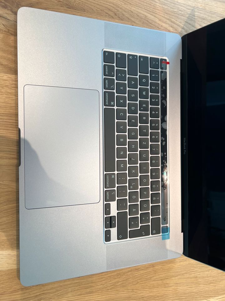 Apple MacBook Pro 16 Zoll 2019 generalüberholt in Wiesbaden