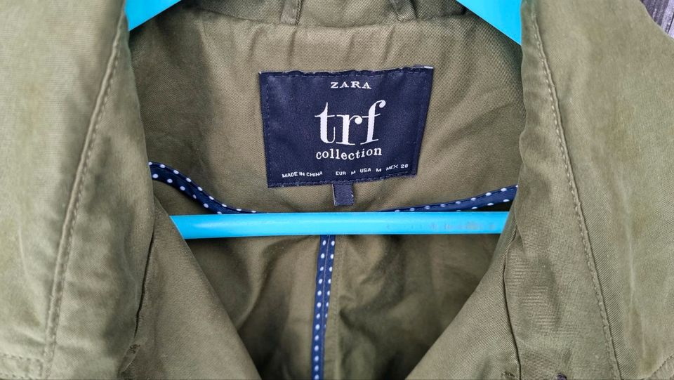 Zara TRF Trenchcoat, olivgrün, M, Raglanärmel in Padingbüttel