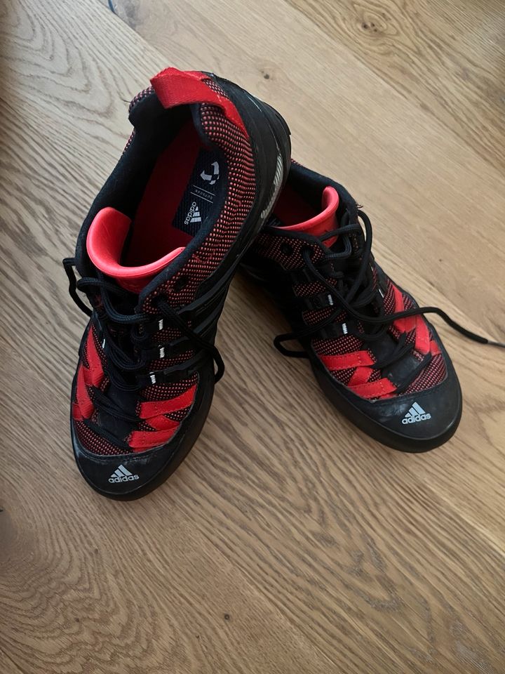 Wanderschuhe Adidas in Usingen