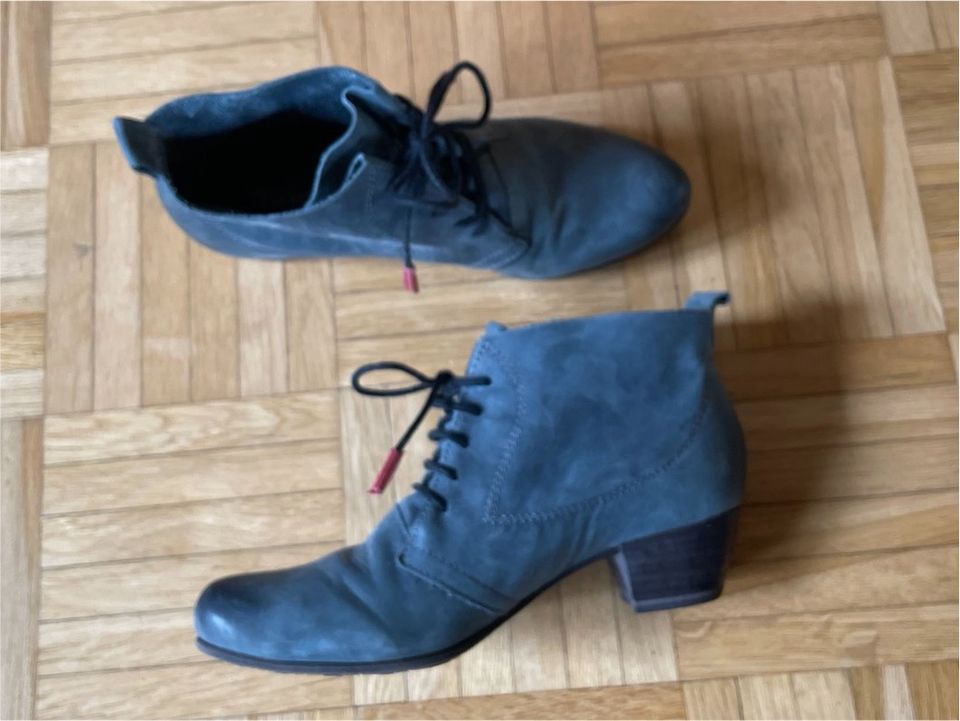 Rauchblaue Schnürschuhe mit Absatz in Leun