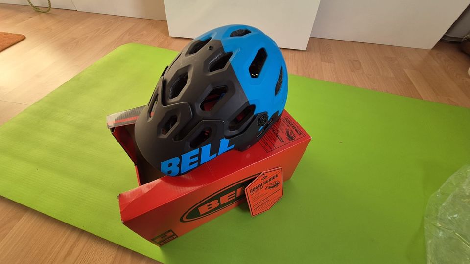 Bell Super 2 MTB-Helm Größe M in Bonn