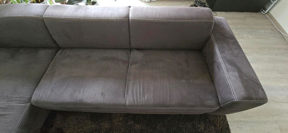 Couch / Sofa L Microfaser ausziehbar Braun mit Schlaffunktion in Dresden