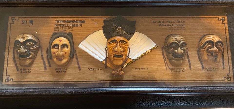 Asiatische Masken Figuren aus Holz in Spremberg