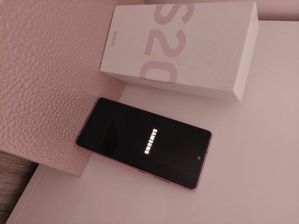 Samsung S20 FE , Rosa, neuwertig ! in Herne