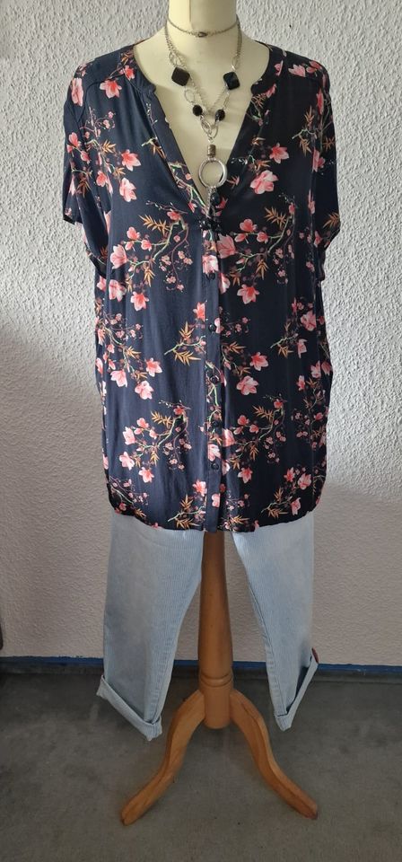 NEU! Schöne Viskose Bluse in Schwarz, schöner Blumendruck, Gr. 50 in Essen