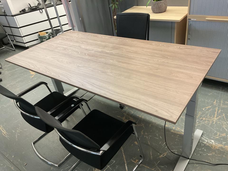 Schreibtisch elektrische höhenverstellbar von KÖNIG NEURATH in Mülheim (Ruhr)