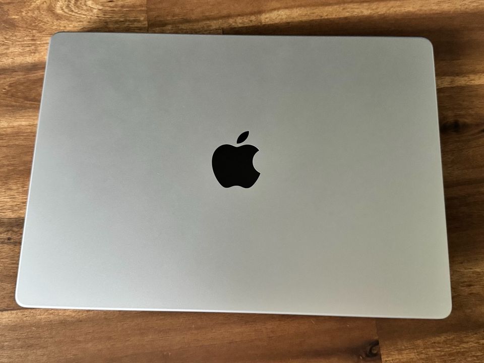 MacBook Pro M3 Pro - 11 Core/ 14 Core - 18/512GB - Wie neu in Köln