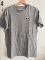 Kleiderpaket Nike&Adidas&Champion Größe M tshirts und Jacke Stuttgart - Zuffenhausen Vorschau