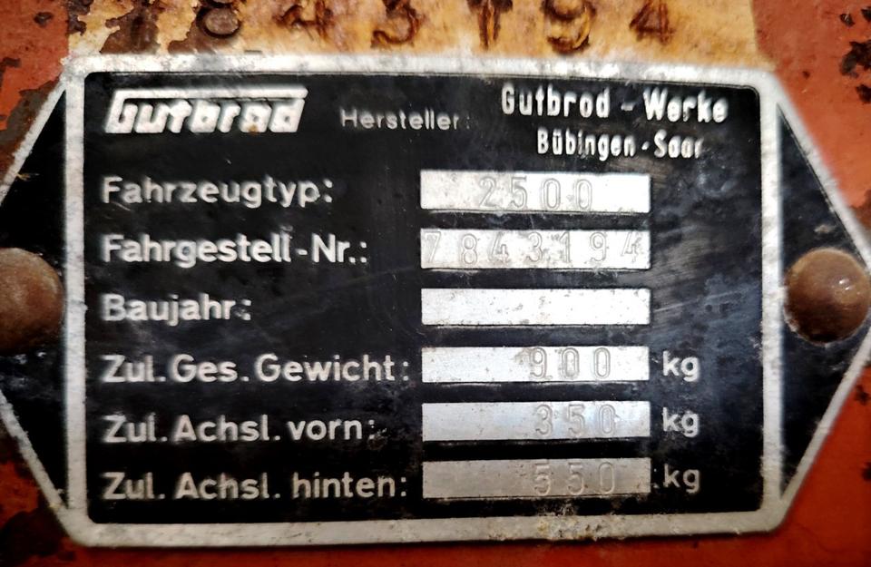Gutbrod 2500 Kommunaltraktor Trecker mit Wetterschutz und Schild in Dortmund