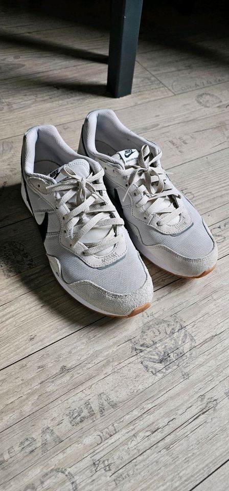 Nike Schuhe Sport Swear Größe 44 in Friedland
