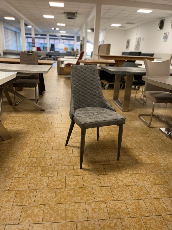 Stühle / Esszimmer Stühle / Küchenstühle / Betonoptik / Reduziert in Preußisch Oldendorf