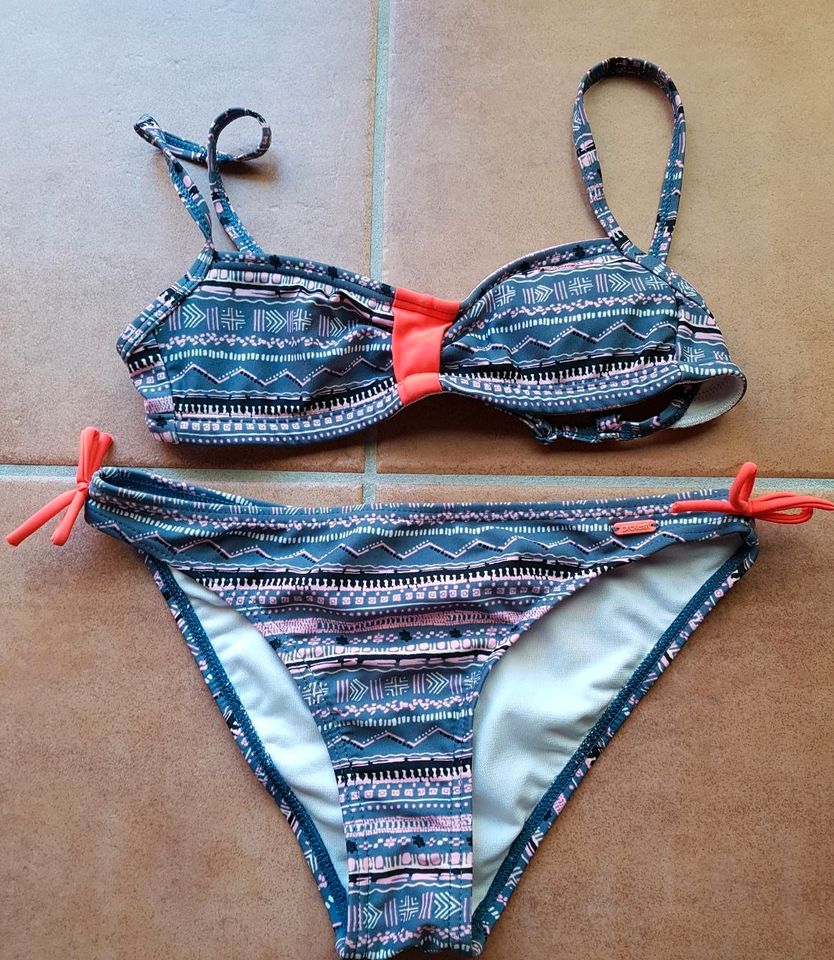 Bikini Mädchen Gr 140/146  152 in Lüder