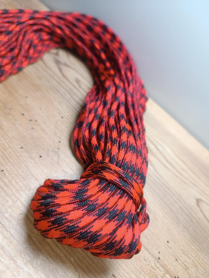 Paracord 30m Leine Outdoor Camping 4mm 9 Kern schwarz rot in Grünhain-Beierfeld 