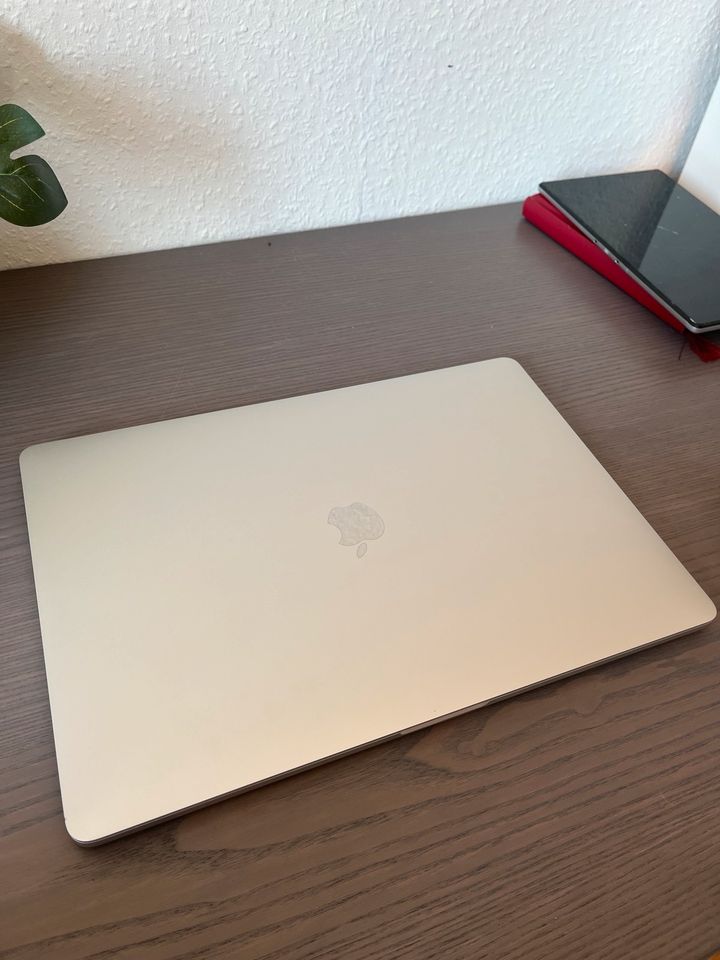 MacBook Pro 15, 2018 in Vreden