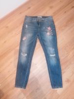 Ripped Jeans mit Blumen Gr 38 Kr. Altötting - Teising Vorschau