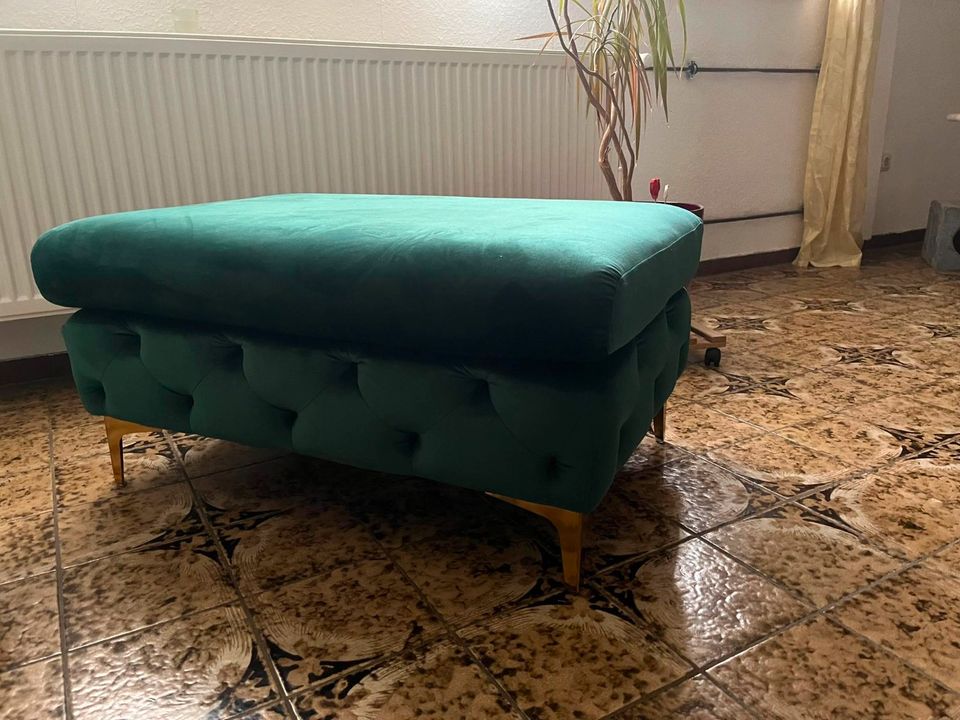 Schöne retro Couch mit passendem Hocker in Rommerskirchen
