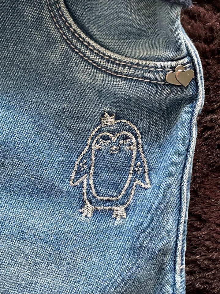 knuffige S.Oliver Jeans Details Pinguin + Ergee Jeans 74/80 in Oberwesel