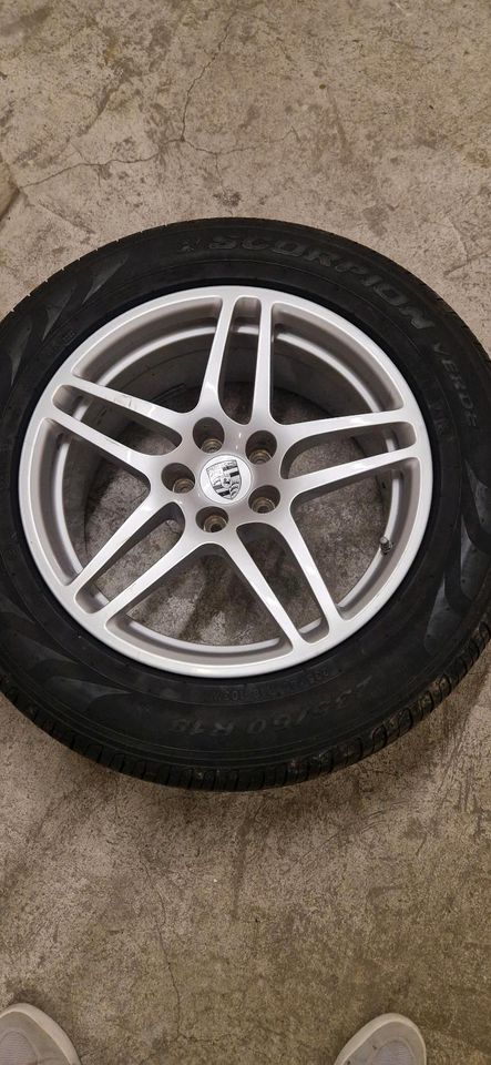 Macan Sommer kompletträder 255 55 r18 , 235 60 r18 Pirelli Alu in München