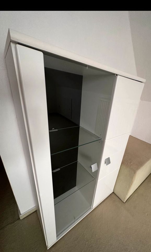 Vitrine / Schrank weiß mit Beleuchtung in Everswinkel