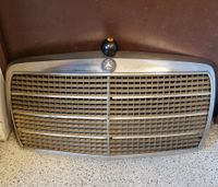 Mercedes W114/ W115 /8 Kühlergrill Schleswig-Holstein - Flintbek Vorschau