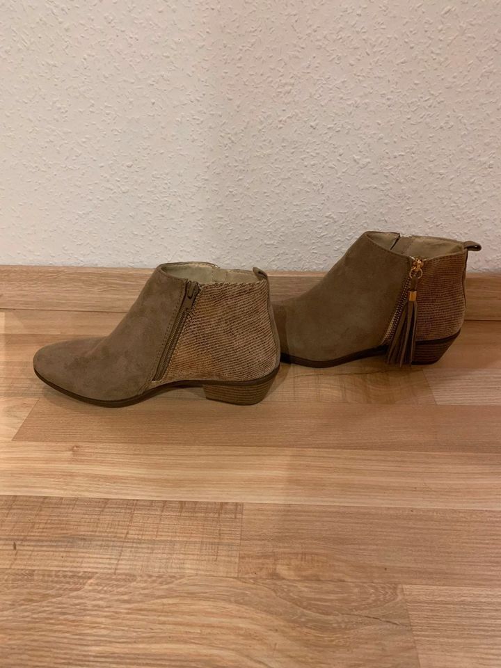 Sehr schöne Stiefeletten, wie neu in Wendlingen am Neckar