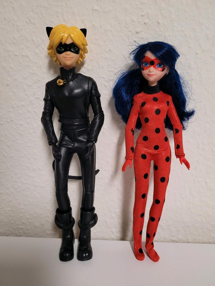 Miraculous Ladybug und Cat Noir Puppen Anziehpuppen in Drei Gleichen