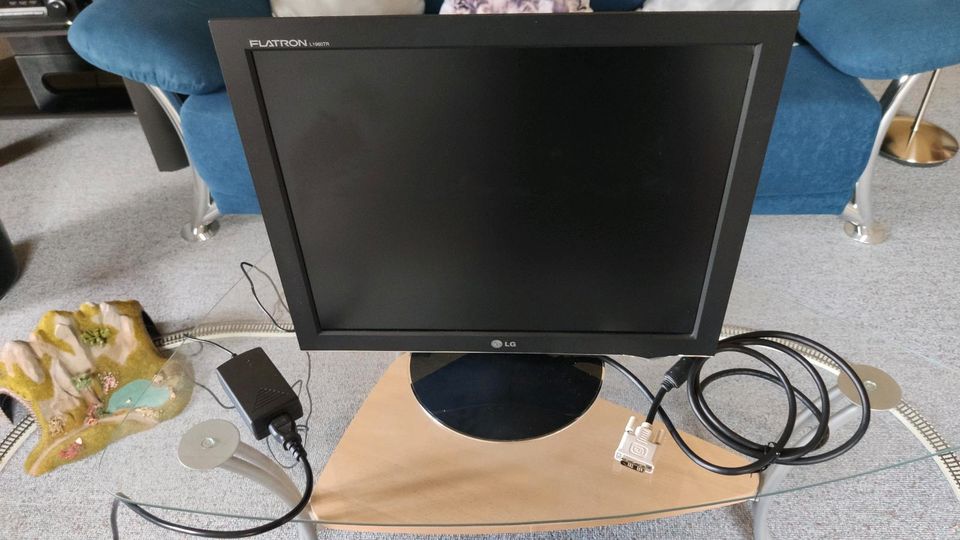 LG Flachbildschirm L 1960 TQ, 19 Zoll Monitor, PC Bildschirm in Löchgau