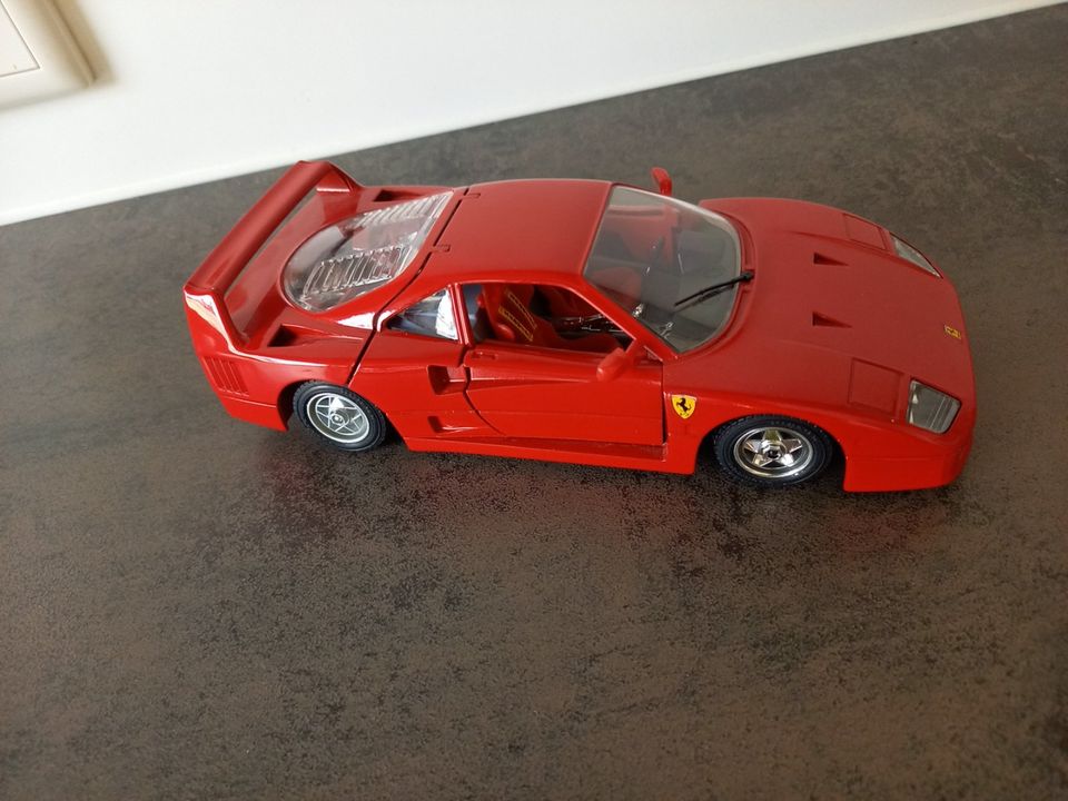 Bburago Ferrari F 40 in Elze