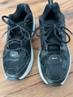 Nike Sneaker schwarz weiß Gr 40 noch ok Nordrhein-Westfalen - Lichtenau Vorschau