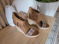 Schicke Schuhe mit Keilabsatz Gr. 37 Colditz - Zschadraß Vorschau