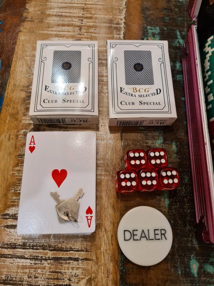 Poker-Koffer, pink mit Pailetten-Motiv, Karten, Chips, Würfel in Bremen