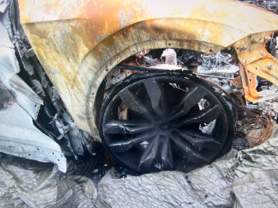 Volkswagen Touareg 3,0 TDI R-Line 4Motion Brandschaden!!! in Solms