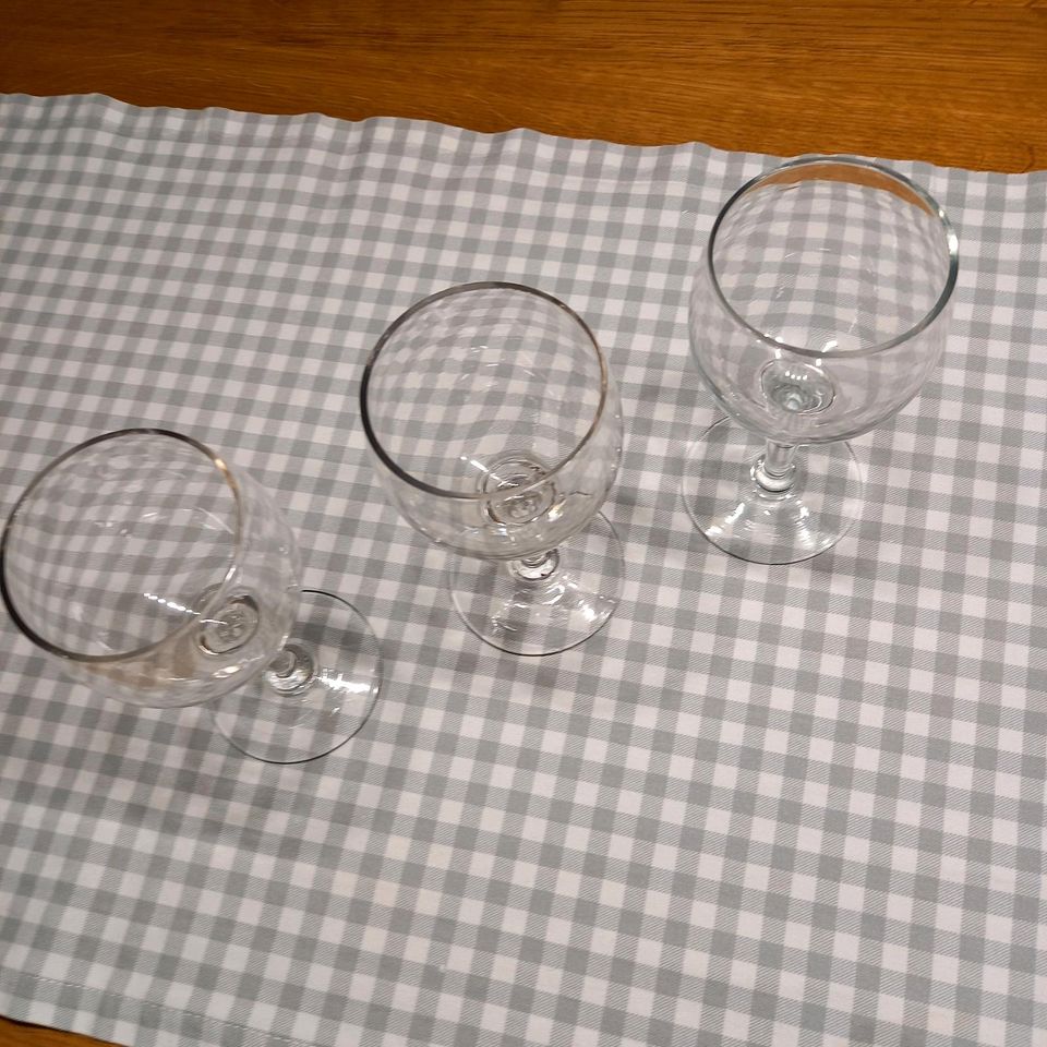 drei Gläser mit Stiel , Likörgläser, mundgeblasen in Baienfurt