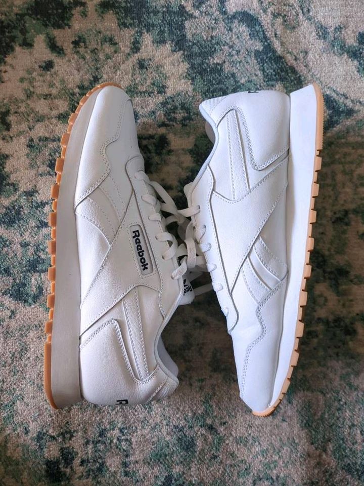 NEU!! Reebok weiß in Rüsselsheim